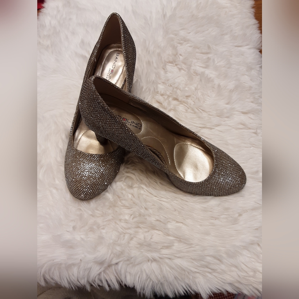 Bandolino Sparkly Gold Pumps
